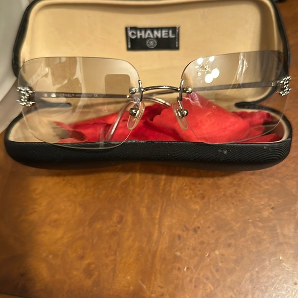 Authentic beautiful vintagee Chanel rimless silver tone gradient gray lens - Picture 1 of 12